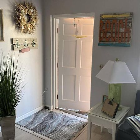 Beachfront Condo On Quiet Treasure Island- 1 Bed St. Pete Beach Exterior photo