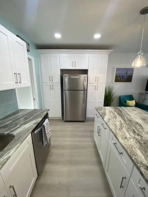 Beachfront Condo On Quiet Treasure Island- 1 Bed St. Pete Beach Exterior photo
