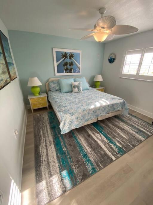 Beachfront Condo On Quiet Treasure Island- 1 Bed St. Pete Beach Exterior photo