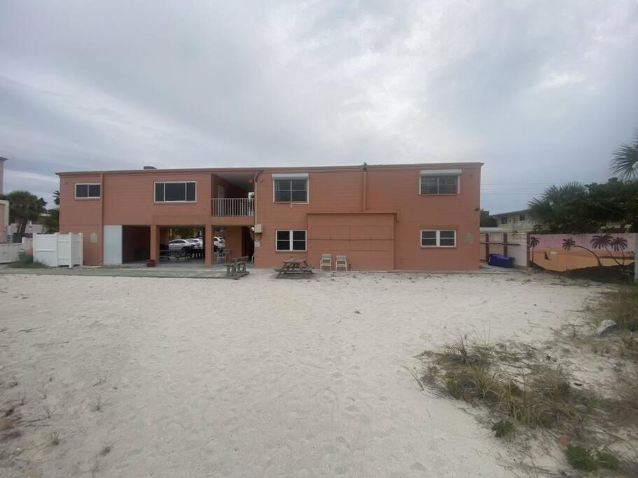 Beachfront Condo On Quiet Treasure Island- 1 Bed St. Pete Beach Exterior photo
