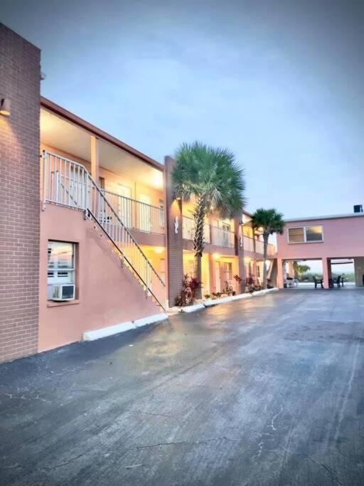 Beachfront Condo On Quiet Treasure Island- 1 Bed St. Pete Beach Exterior photo