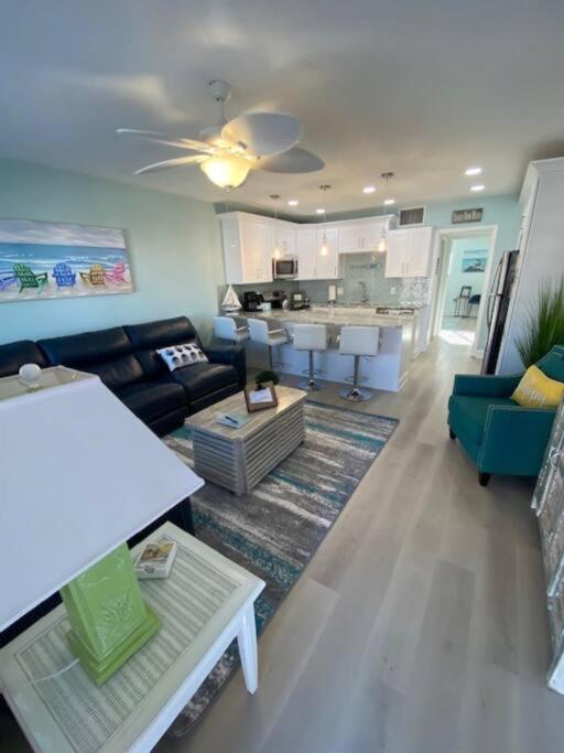 Beachfront Condo On Quiet Treasure Island- 1 Bed St. Pete Beach Exterior photo