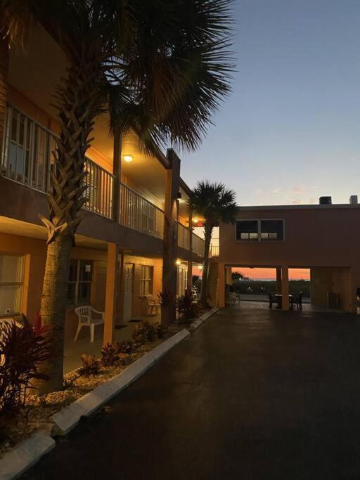 Beachfront Condo On Quiet Treasure Island- 1 Bed St. Pete Beach Exterior photo